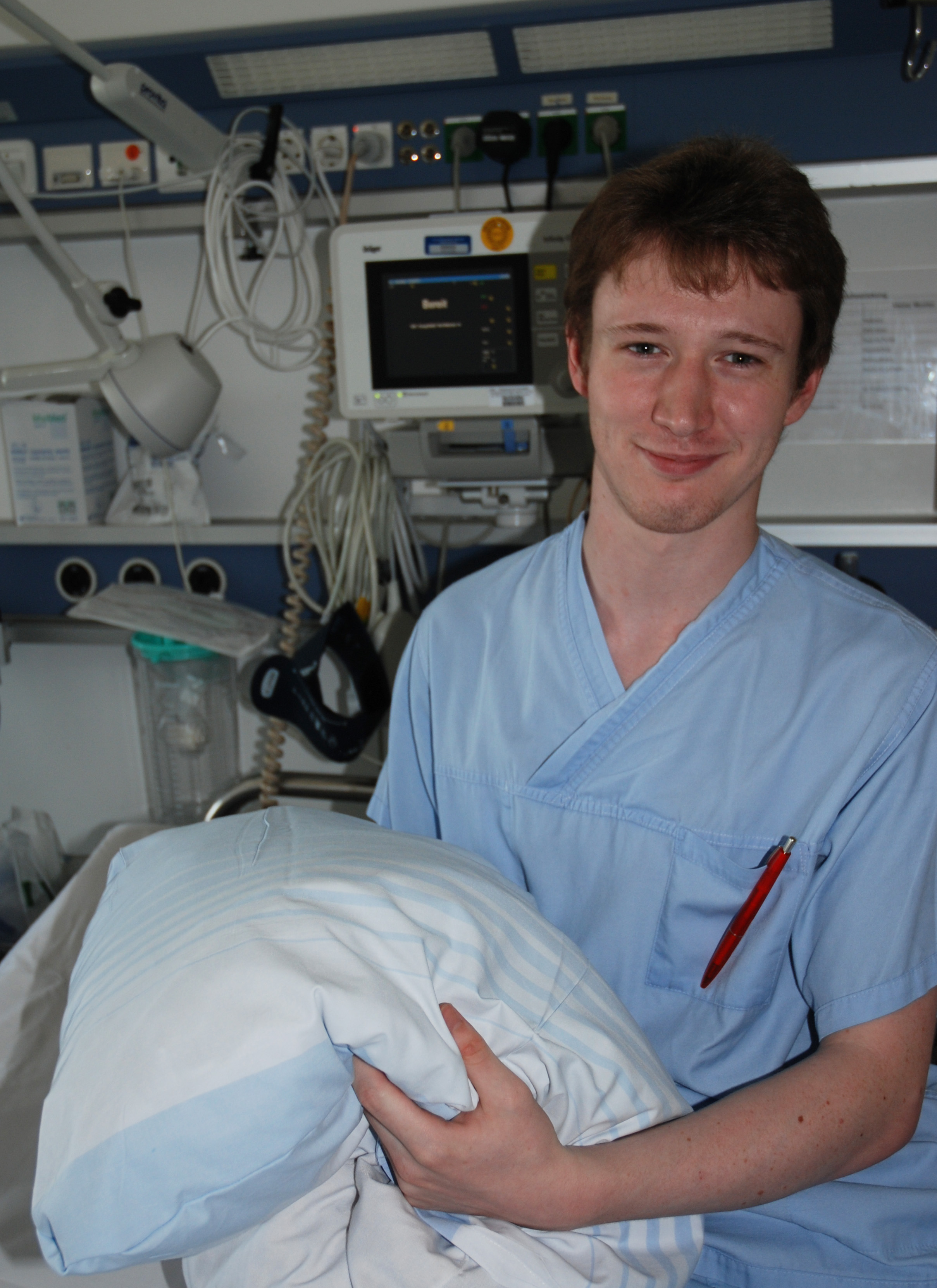 Marlon Mispelkamp ist einer der ersten beiden „Bufdis“ am UKM: Er möchte später Krankenpfleger werden.